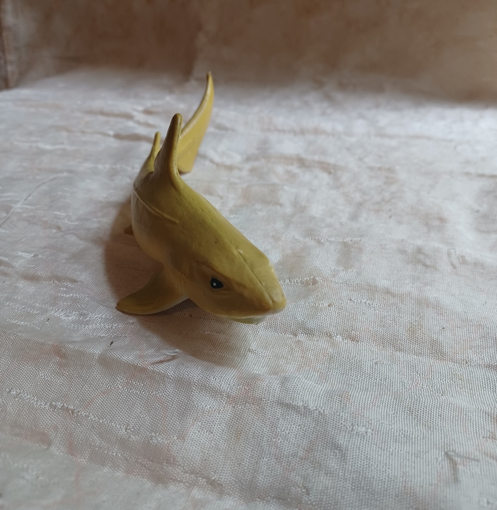 Lemon Shark, Very Nice Plastic Replica 6-inch replacement toy - Picture 2 of 12